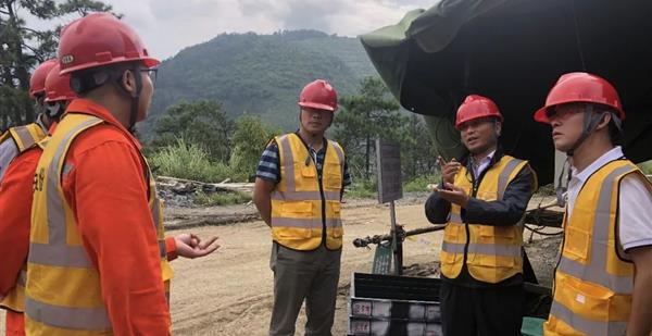 队专家组到潘家田铁矿地下开采工程地质勘察项目检查指导工作