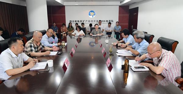 李庆阳率队到106队讲党课和调研指导