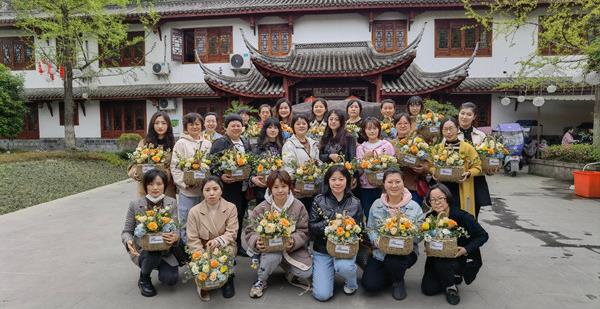 与美丽为伴，携幸福同行