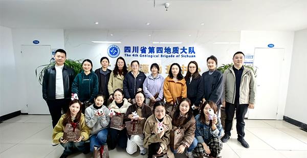 凝聚 “她力量”，共话新发展 │ 矿产资源勘查中心召开女职工座谈会