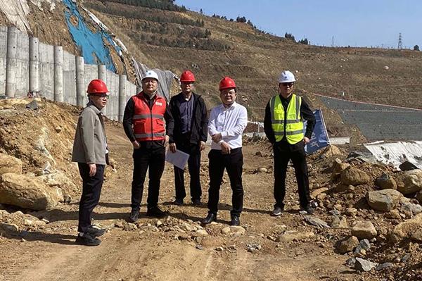 秦术凯带队赴重钢西昌西北帮边坡补强工程进行现场督导及安全检查